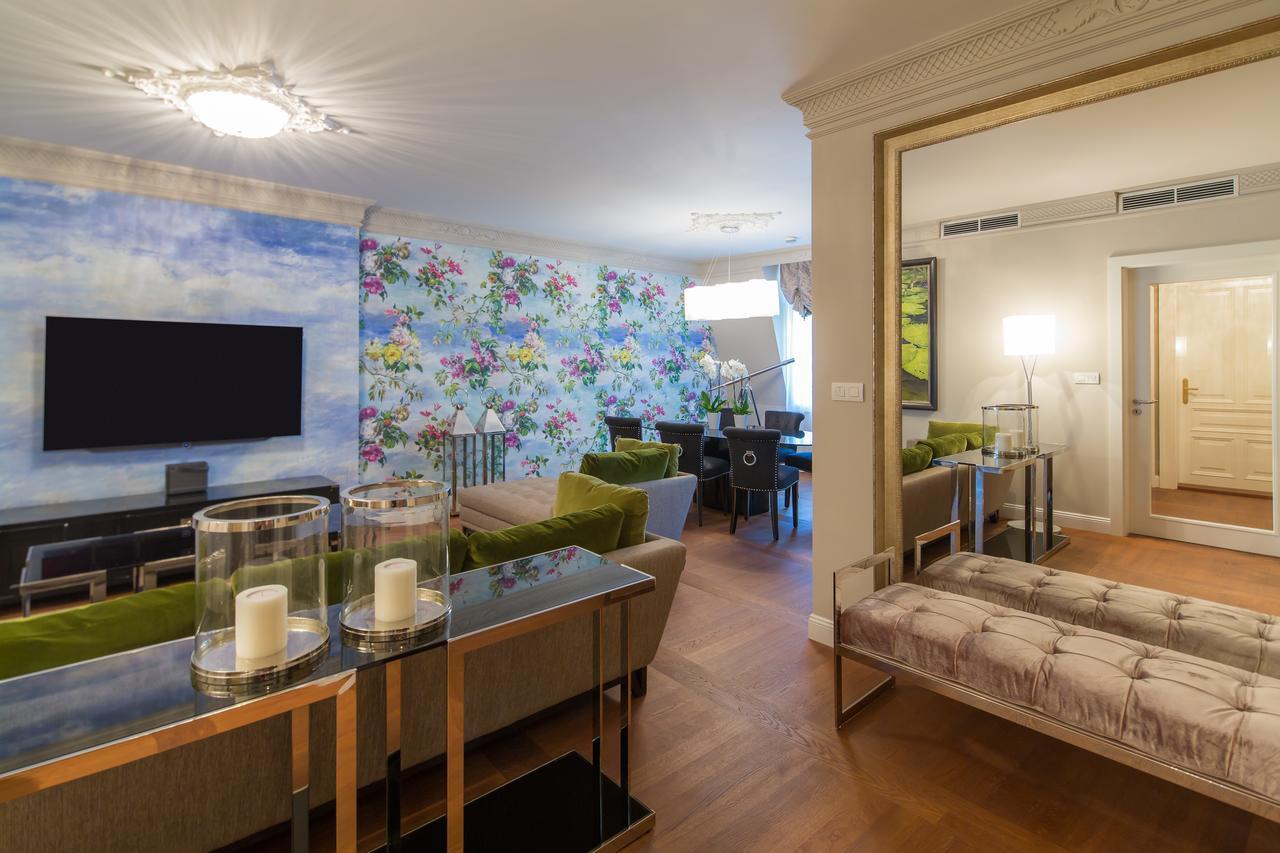 Rubin Luxury Apartments (Adults Only) การ์โลวีวารี ภายนอก รูปภาพ