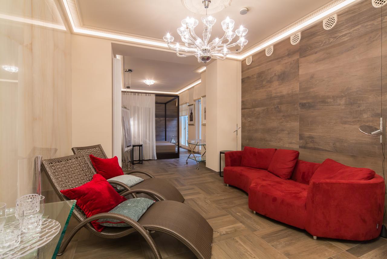 Rubin Luxury Apartments (Adults Only) การ์โลวีวารี ภายนอก รูปภาพ