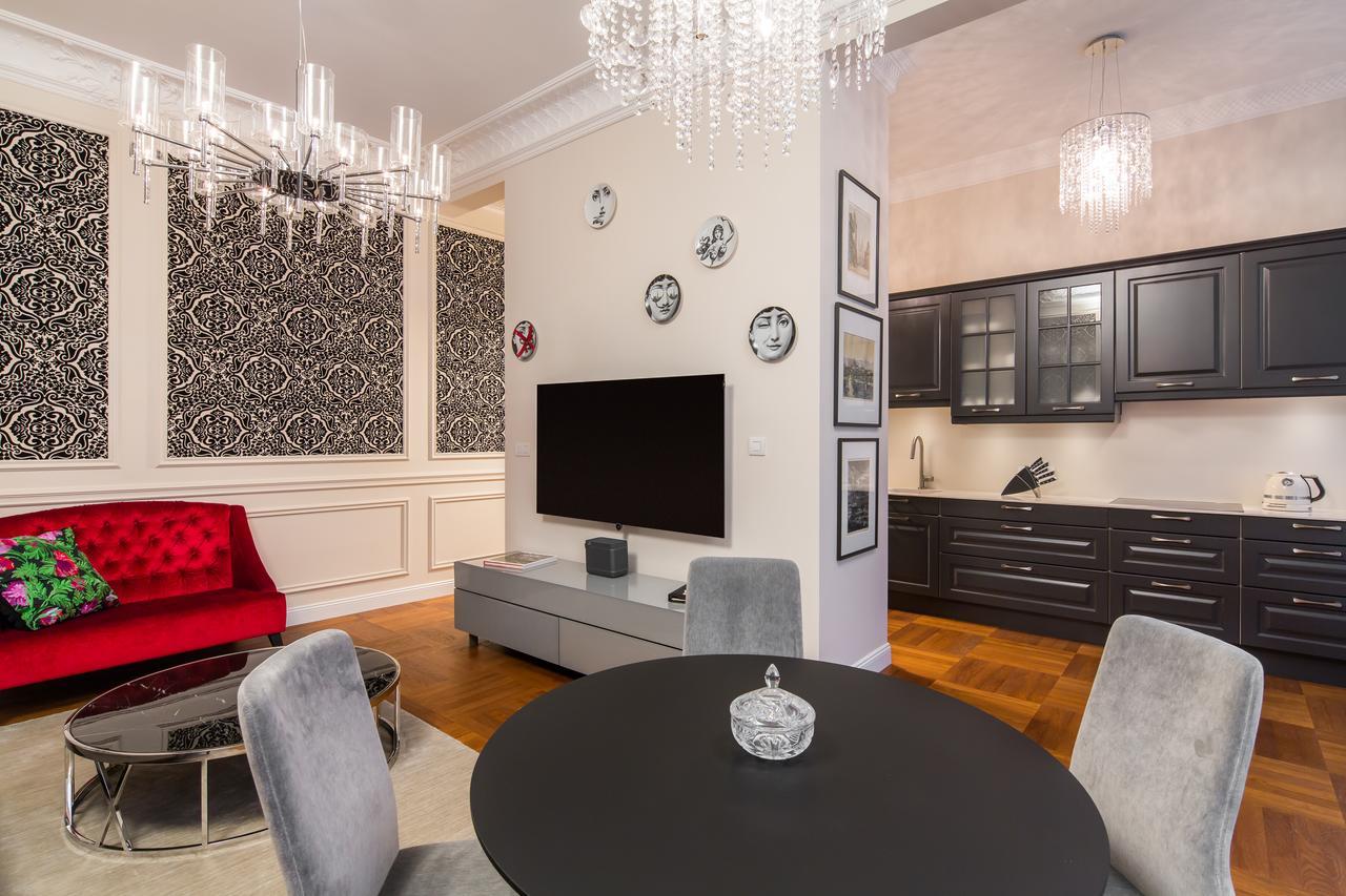 Rubin Luxury Apartments (Adults Only) การ์โลวีวารี ภายนอก รูปภาพ
