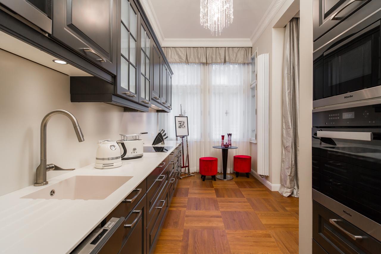 Rubin Luxury Apartments (Adults Only) การ์โลวีวารี ภายนอก รูปภาพ