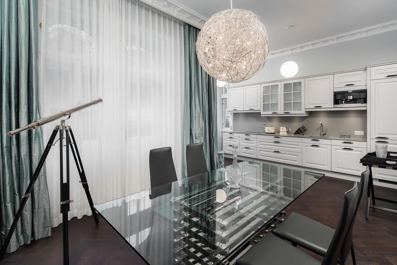 Rubin Luxury Apartments (Adults Only) การ์โลวีวารี ภายนอก รูปภาพ